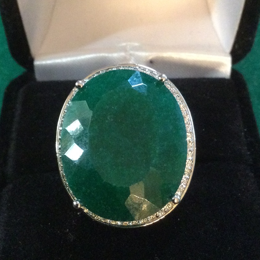 Genuine Emerald Ring Approximately 20 Ctw 165$